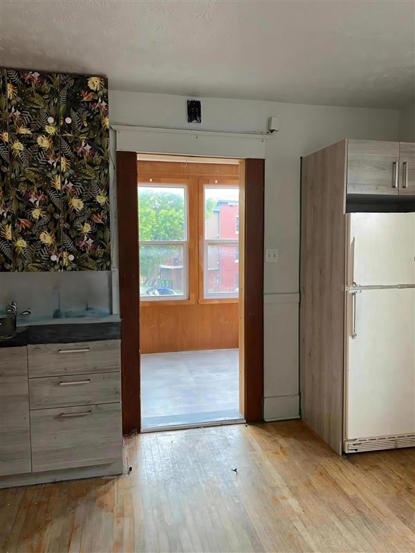 233 Rue King E, Sherbrooke, QC J1G 1A7 — photo 1